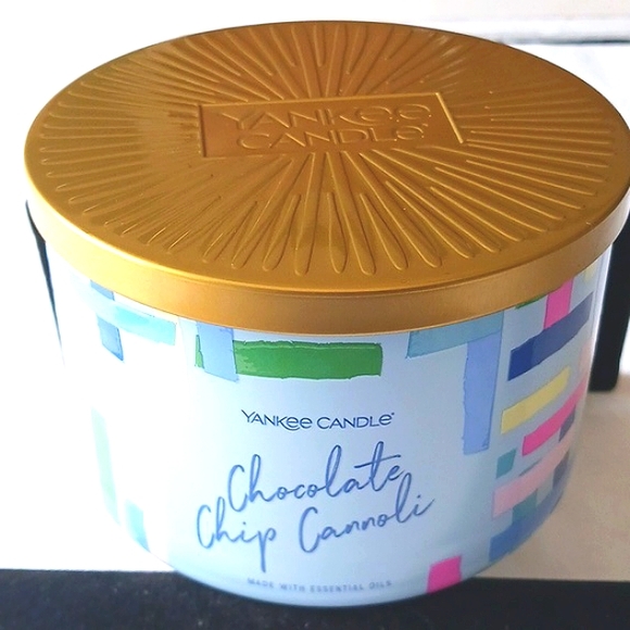 NEW Yankee Candle Chocolate Chip Cannoli 18 Oz. (510g) 3 Wick Candle - Picture 6 of 7
